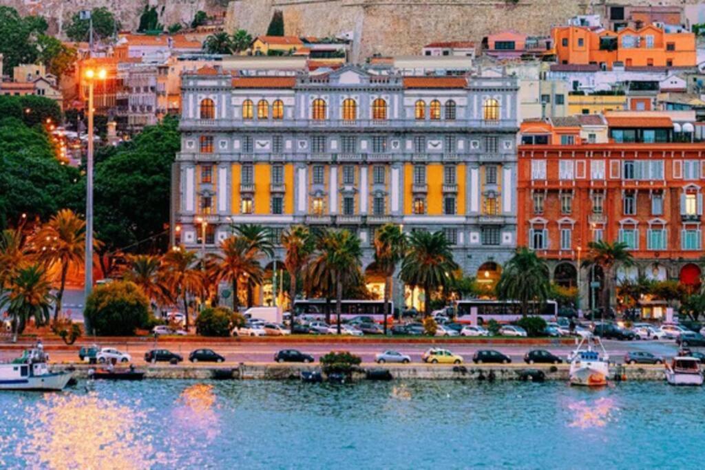 Appartamento Centro Кальярі Екстер'єр фото
