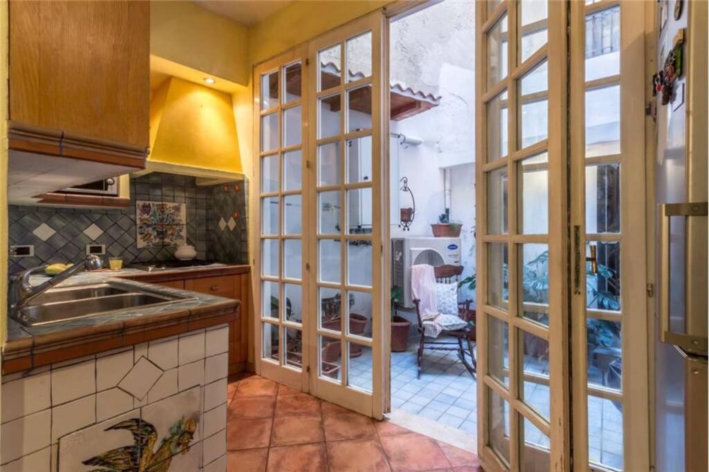 Appartamento Centro Кальярі Екстер'єр фото